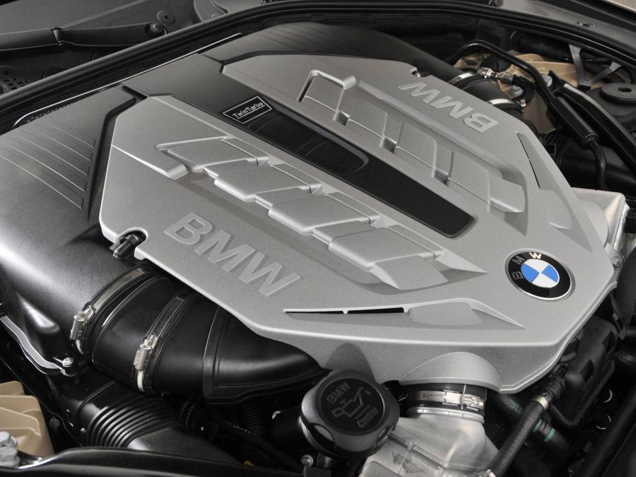  BMW 550i 2010 года  (US) (фото 2 из 7)